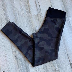 Superstacy Women's Size Medium Camo Workout Leggings Grey/Black Print